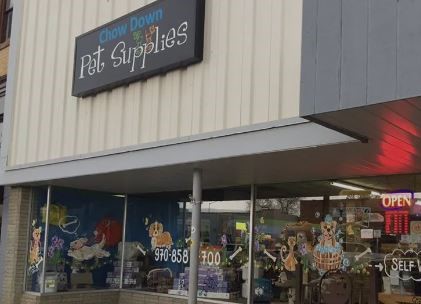 The front of Chow Down Pet Supplies.