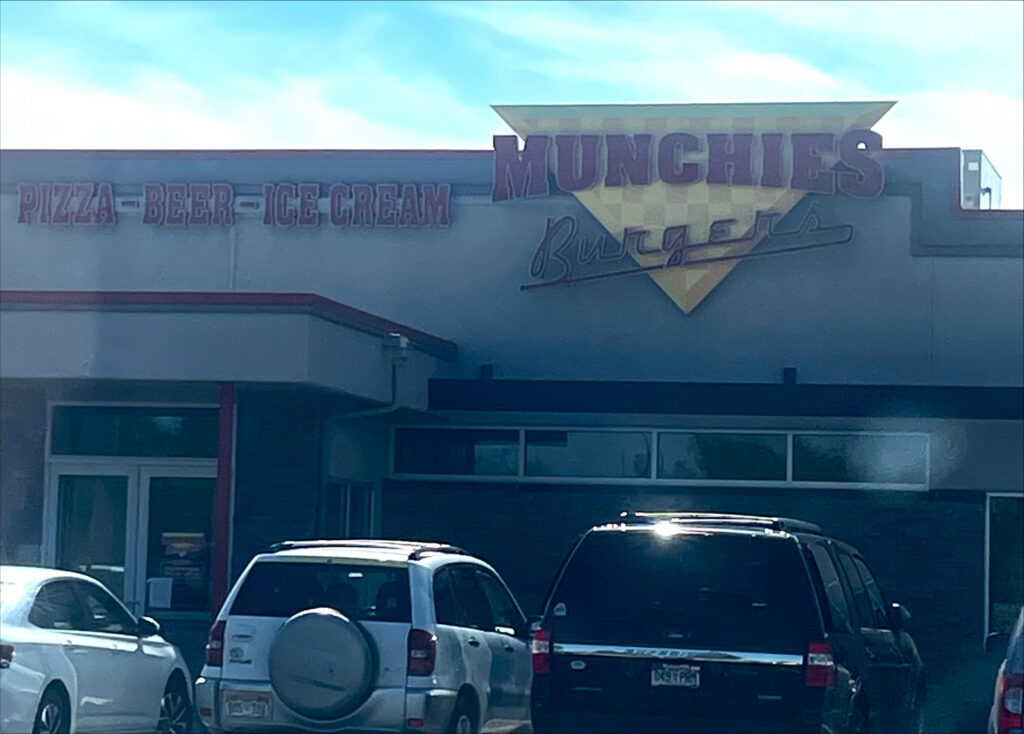 The front view of Munchie's.